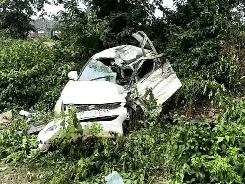 झारखंड में भीषण सड़क हादसा, छत्तीसगढ़ के एक ही परिवार के 3 लोगों की मौत, 2 गंभीर; 8 महीने का मासूम सुरक्षित ...