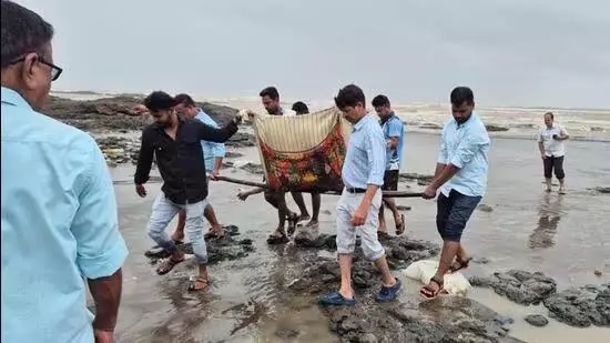 उरण के तीन लापता मछुआरों के शव अलीबाग तट पर मिले