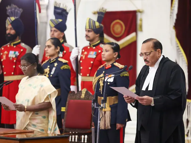 देश के 53वें CJI बने जस्टिस सूर्यकांत, राष्ट्रपति द्रौपदी मुर्मू ने दिलाई शपथ