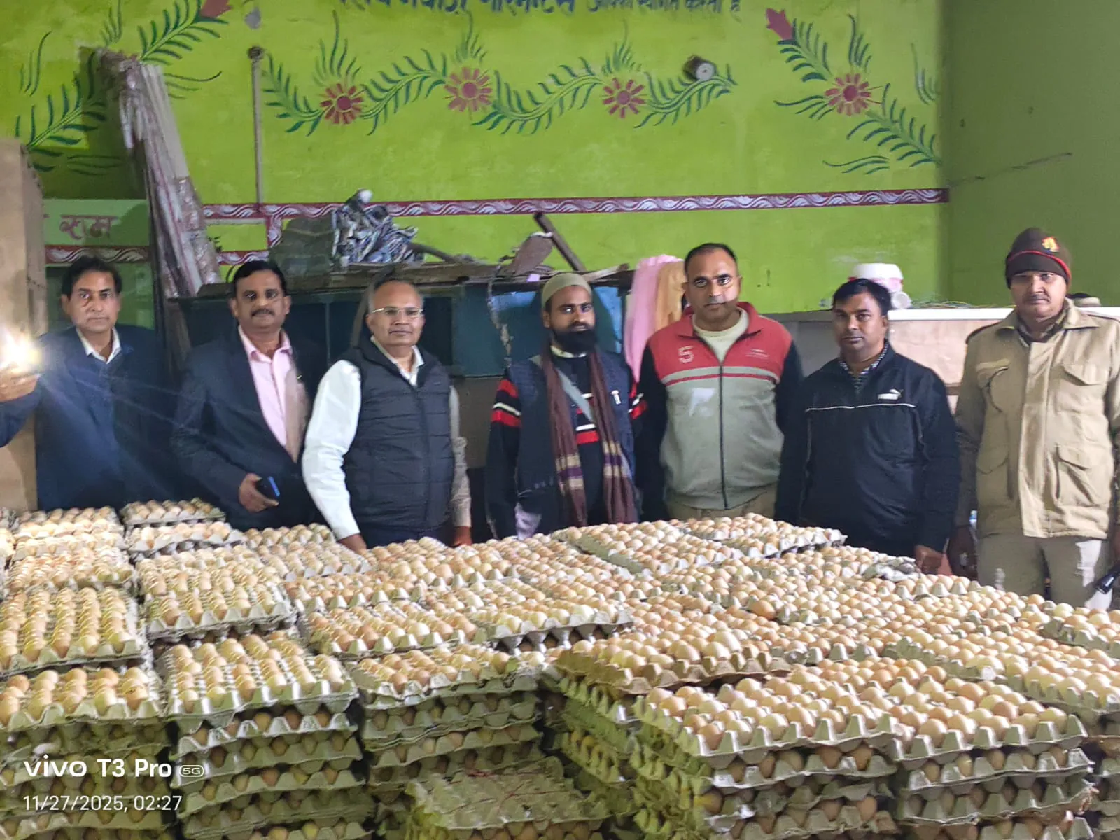 अंडा खाने वाले हो जाइये सावधान ! कत्था, चायपत्ती और सिंदूर से बनाये जा रहे थे देसी अंडे, हजारों अंडे जब्त…