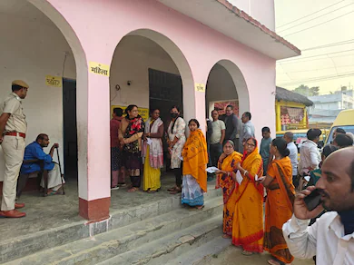 बिहार में दूसरे चरण का मतदान जारी, जानें 1 बजे तक कितना प्रतिशत हुआ मतदान ?