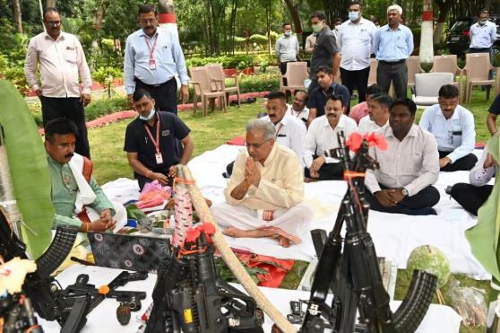 कांग्रेस का हिड़मा करेगा सरेंडर ? डेडलाइन करीब, पुलिस और केंद्रीय सुरक्षा बलों को जानमाल का झटका देने वाले आईपीएस अधिकारी भी बेफिक्र, इनके खिलाफ कार्यवाही आखिर कब…?