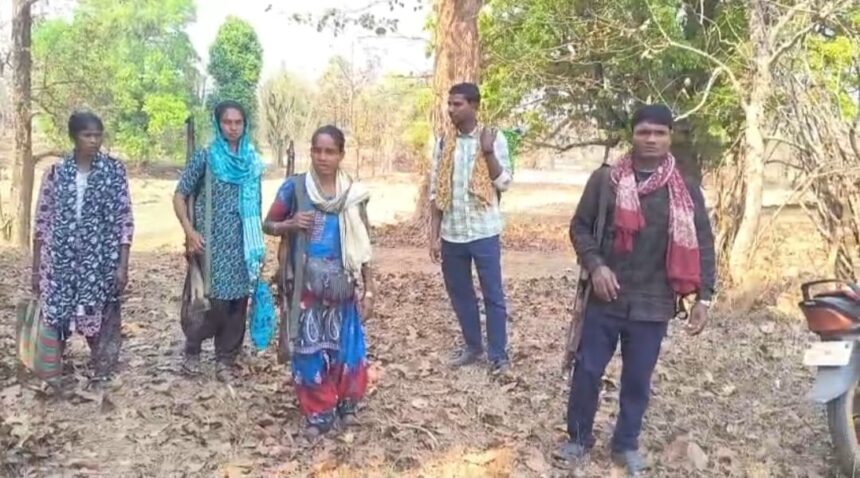 Breaking : 31 मार्च की डेडलाइन से पहले 5 खूंखार नक्सलियों ने किया सरेंडर
