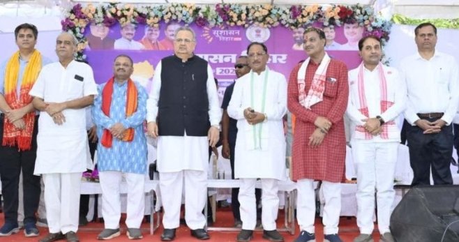 मुख्यमंत्री विष्णु देव साय सुशासन तिहार अंतर्गत राजनांदगांव में आयोजित जनसमस्या निवारण शिविर में हुए शामिल