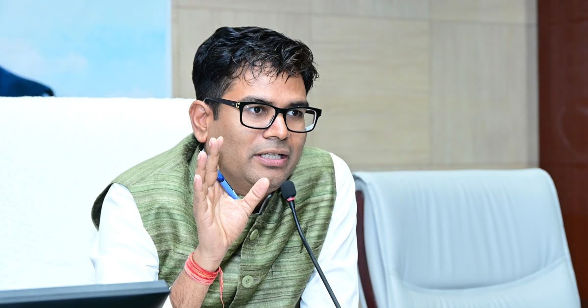 आवास एवं पर्यावरण मंत्री ओपी चौधरी ने विभिन्न आवासीय कॉलोनियों के प्रतिनिधियों के साथ की बैठक
