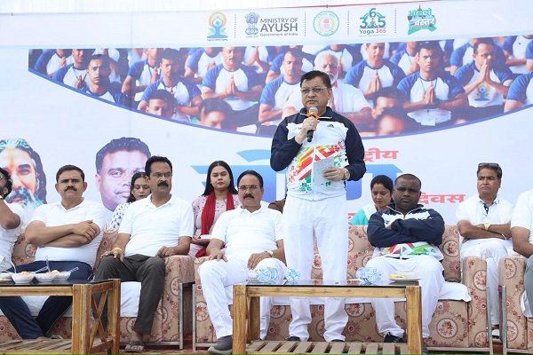 योग से शारीरिक व मानसिक विकास होता है, इसे जीवन में अपनाएं – मंत्री लखनलाल देवांगन