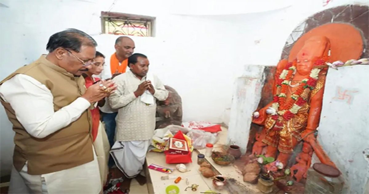 ठठारी गांव के ऐतिहासिक चतुर्भुज विष्णु मंदिर में मुख्यमंत्री साय ने की पूजा-अर्चना, प्रदेश की सुख-समृद्धि की कामना